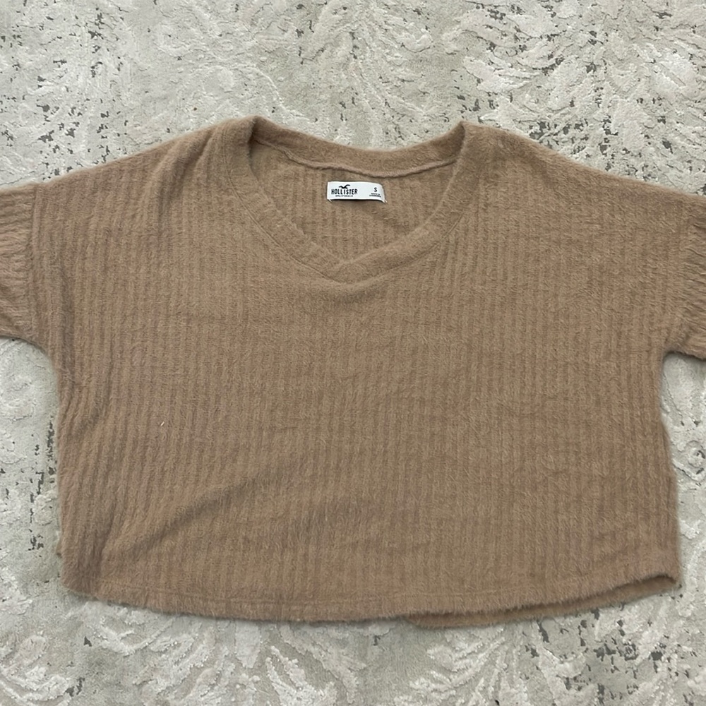 Brown Hollister v neck